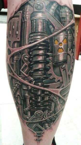 Realista tatuagem no estilo de biomecânica sobre a perna de um cara
