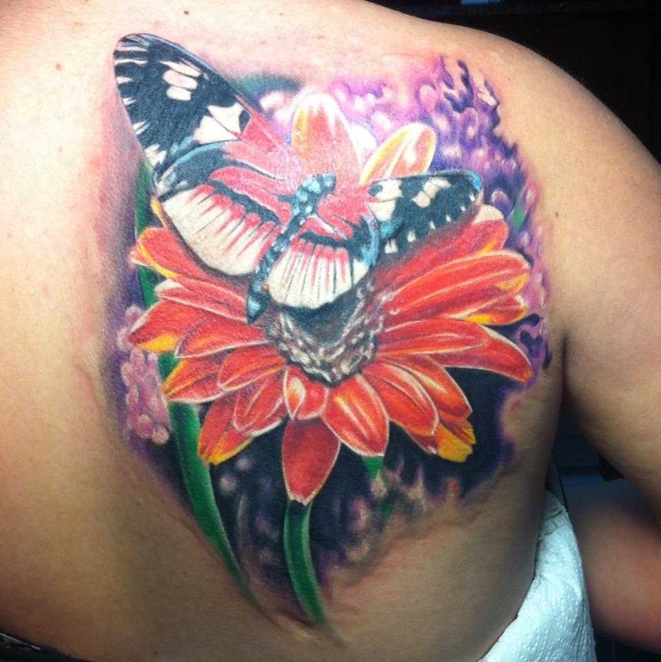 Tattoo blade a menina - borboleta em flor