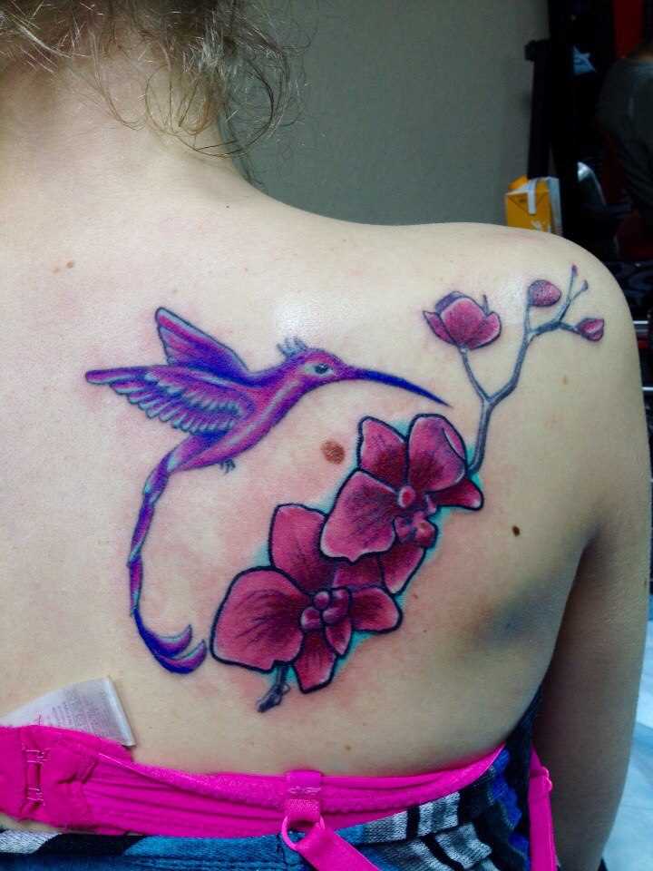 Tattoo blade a menina - flores e beija-flores