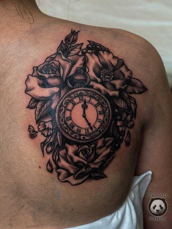 Tattoo blade a menina - relógio e rosas