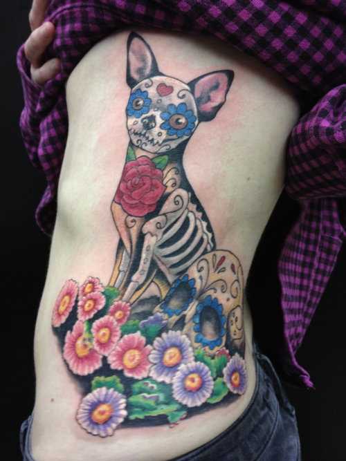 Tatuagem ao lado de uma menina - o cão e a cores