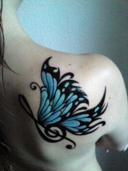 Tatuagem blade a menina - clave de sol e uma borboleta