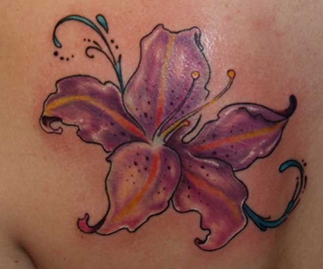 Tatuagem blade a menina como uma flor de lírio