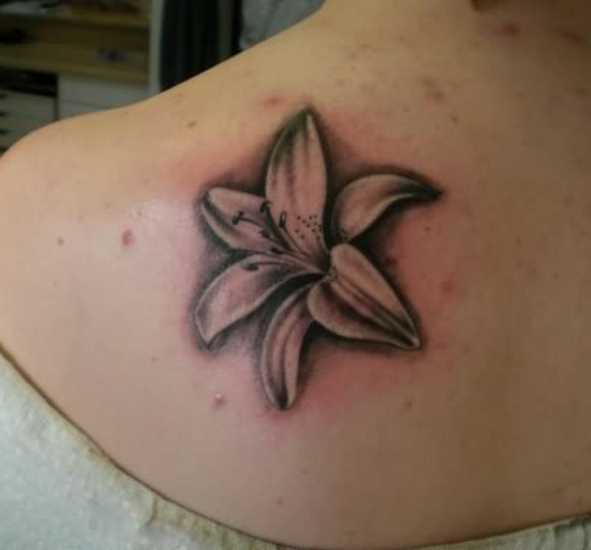 Tatuagem blade a menina - flor de lírio