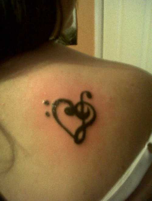Tatuagem blade a menina o coração e a clave de sol