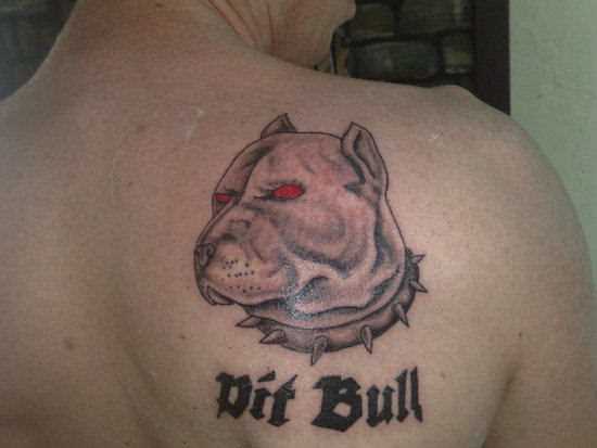 Tatuagem blade cara - de- cão e inscrição