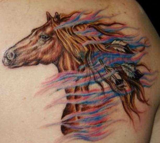 Tatuagem blade cara - de- cavalo com penas