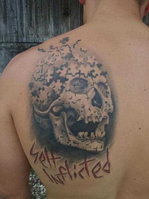 Tatuagem blade cara - de quebra-cabeça em forma de um crânio e inscrição