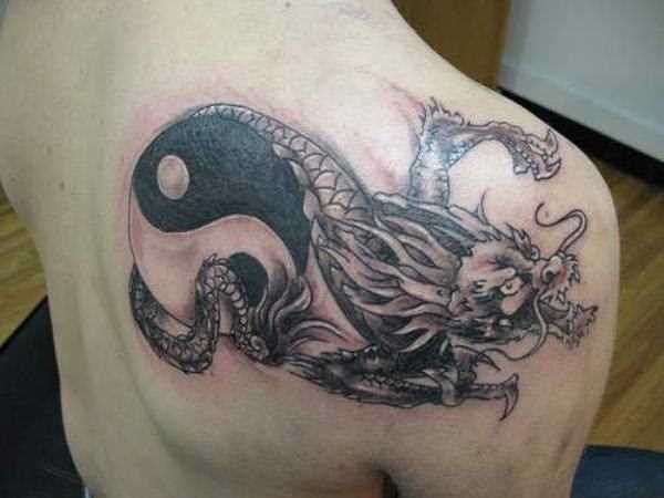 Tatuagem blade cara - de Yin-Yang e o dragão