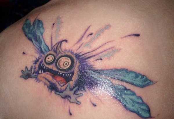 Tatuagem blade menina louca libélula
