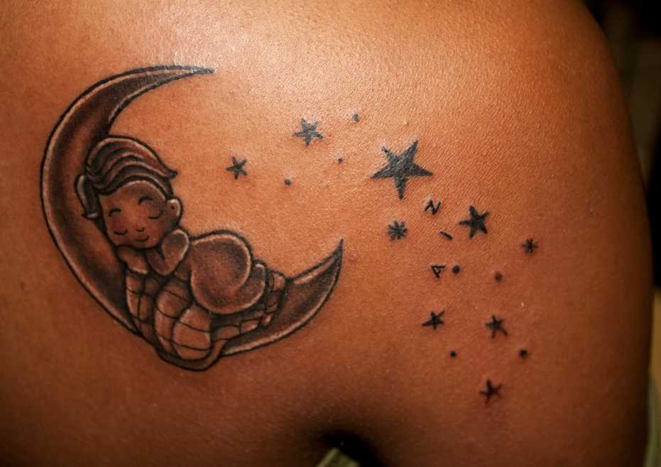 Tatuagem blade menina - lua, as estrelas e a suspensão criança