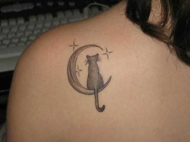 Tatuagem blade menina - lua, estrelas e o gato