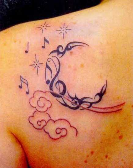 Tatuagem blade menina - lua, estrelas, notas musicais e a clave de sol
