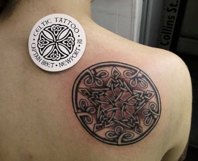Tatuagem blade meninas - celta pentagrama