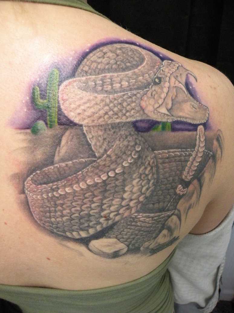 Tatuagem blade meninas - cobra