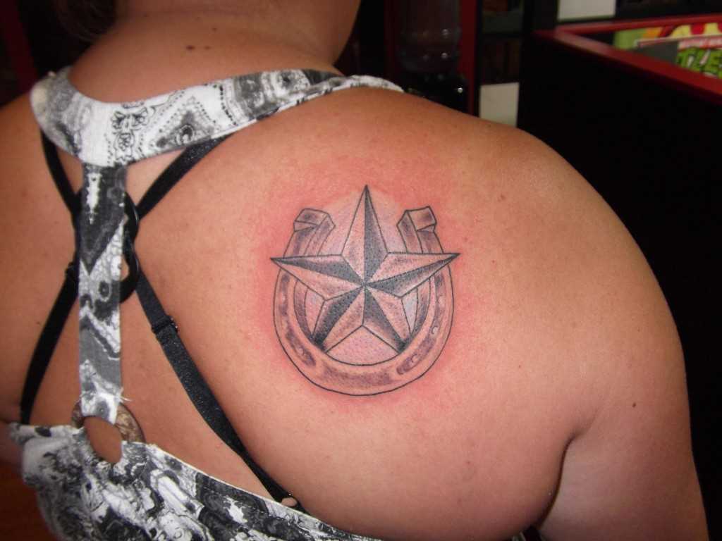 Tatuagem blade meninas - ferradura e a estrela