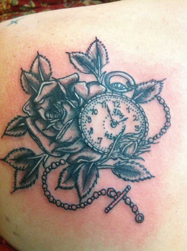 Tatuagem blade meninas - relógio de bolso e rosa
