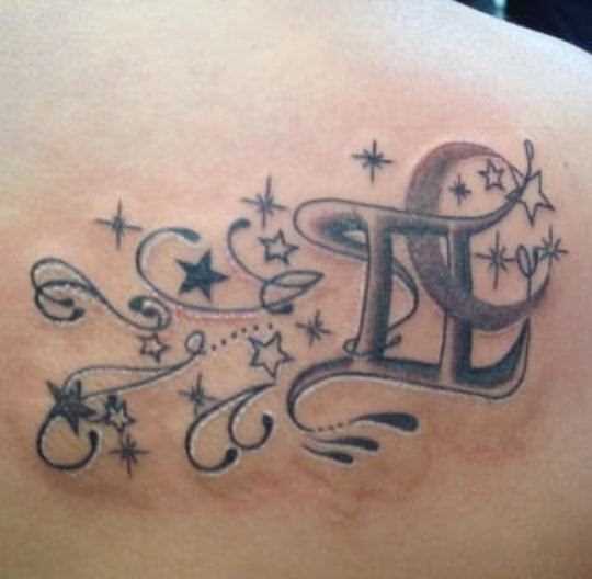 Tatuagem blade meninas - signo do zodíaco de gêmeos, lua e estrela