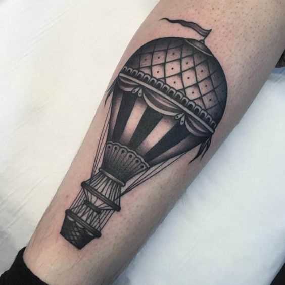 Tatuagem de balão sobre a perna de homens