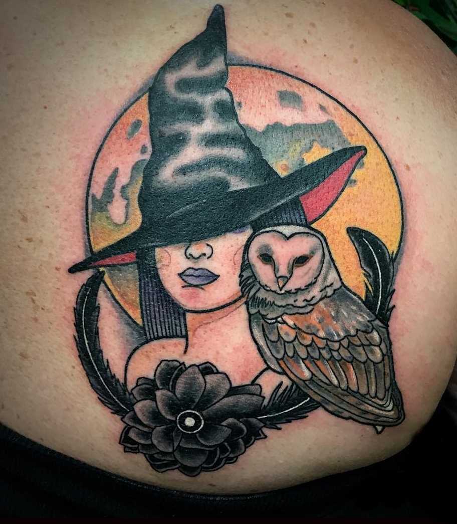 Tatuagem de bruxa com laço blade mulheres