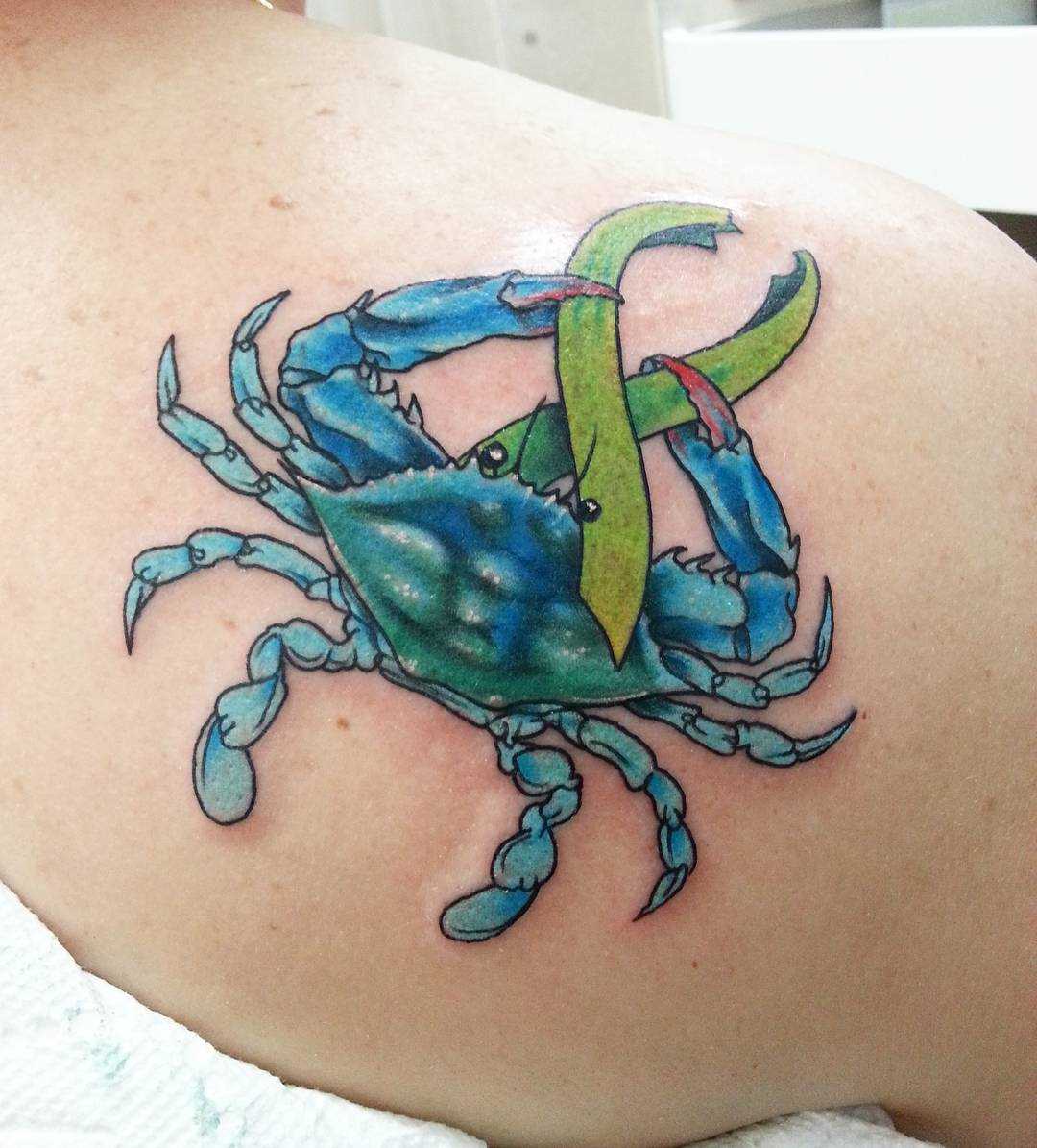 Tatuagem de caranguejo blade menina