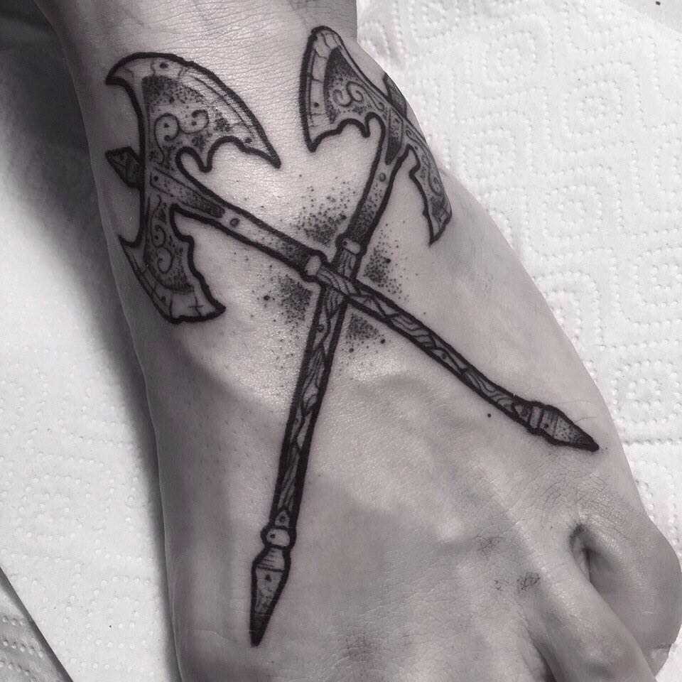 Tatuagem de machados nos homens