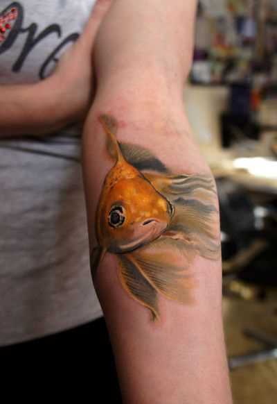 Tatuagem de peixinho no antebraço cara