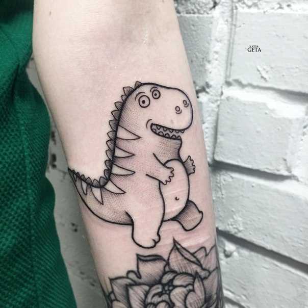 Tatuagem de tinta preta na mão meninas - dragão