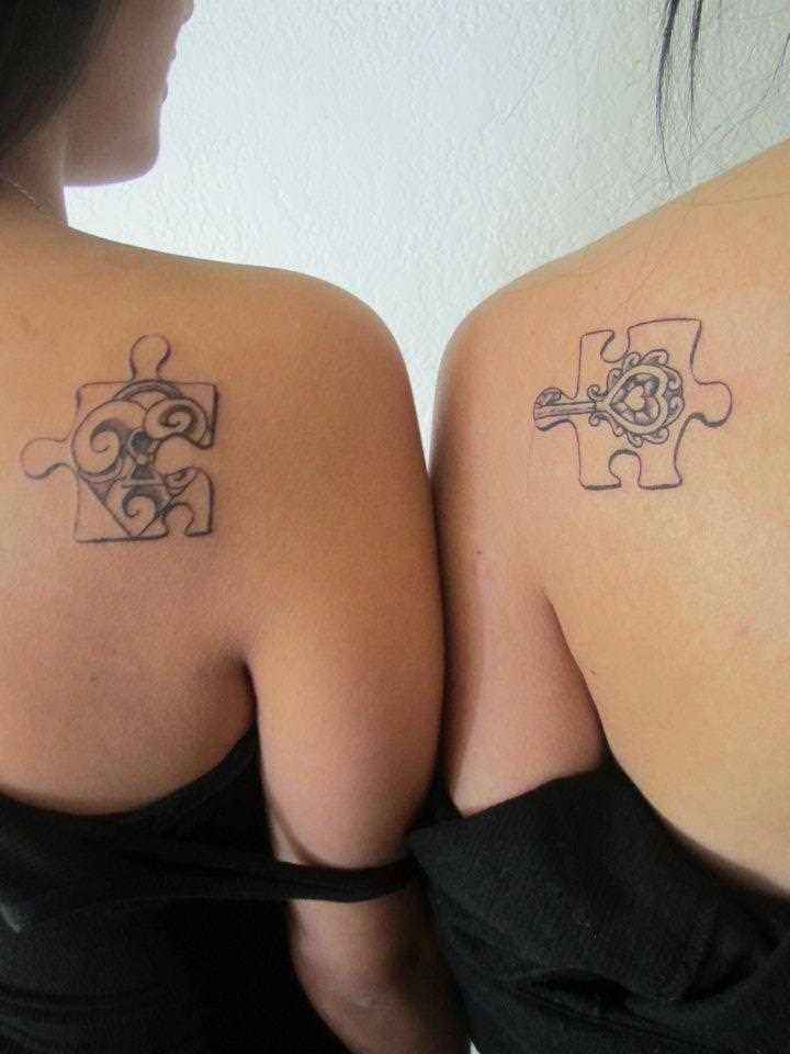 Tatuagem em lâminas de meninas quebra - cabeças