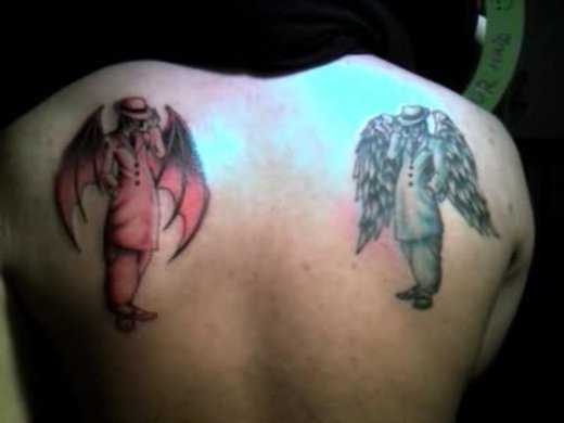 Tatuagem em lâminas para o homem - o diabo e o anjo