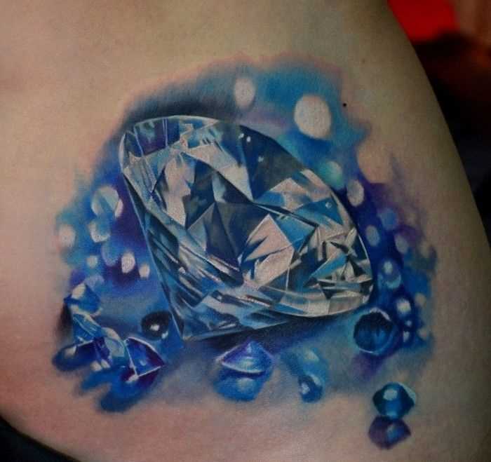 Tatuagem na barriga da menina - diamante