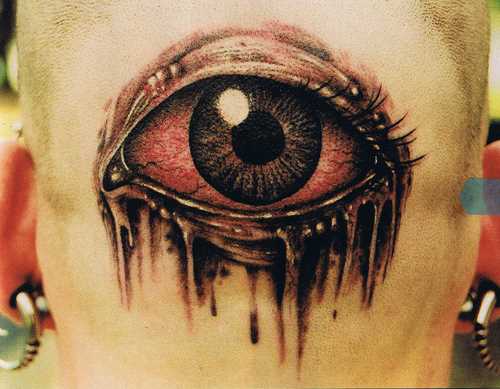 Tatuagem na cabeça de um cara - de olho