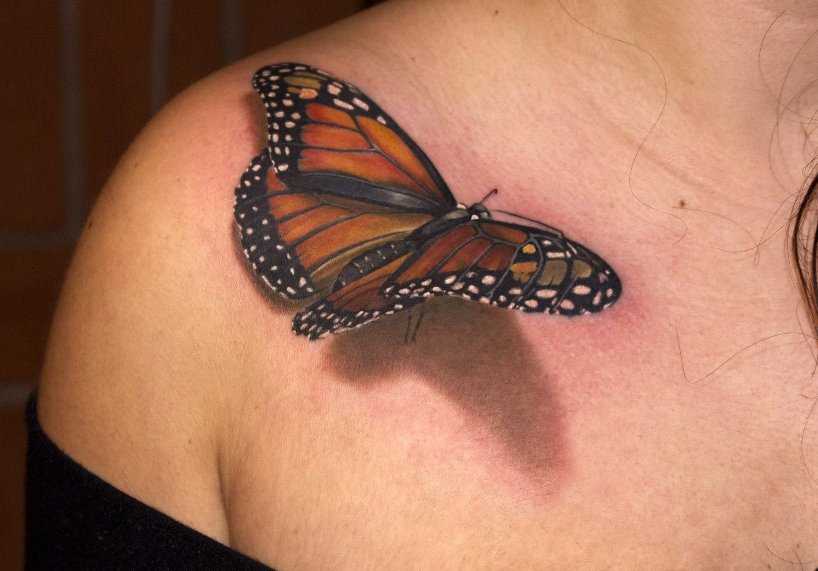 Tatuagem na clavícula uma menina - borboleta em estilo 3d