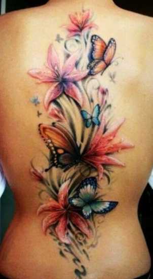 Tatuagem na espinha, as meninas lírios e borboletas