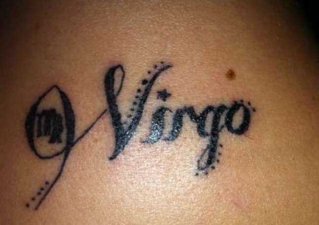 Tatuagem na espinha, as meninas - signo de virgem e inscrição