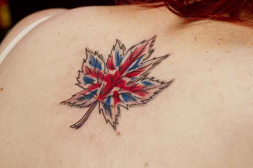 Tatuagem na espinha dorsal de uma menina de preços