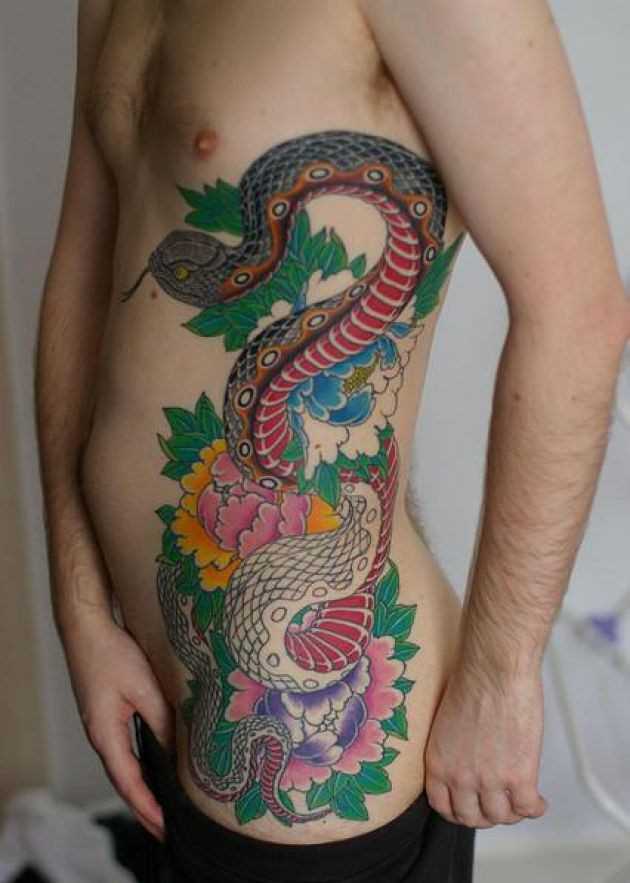 Tatuagem na lateral da cara - de- cobra