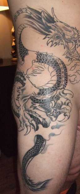 Tatuagem na lateral da cara - de- dragão