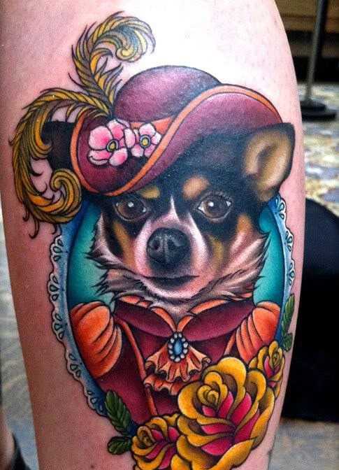 Tatuagem na perna da menina - cão no chapéu e rosas