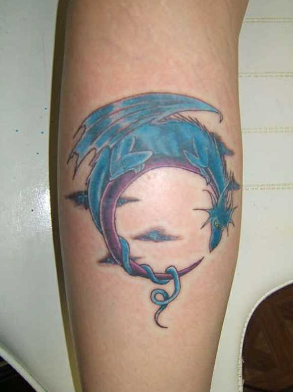 Tatuagem na perna da menina - da-lua e o dragão