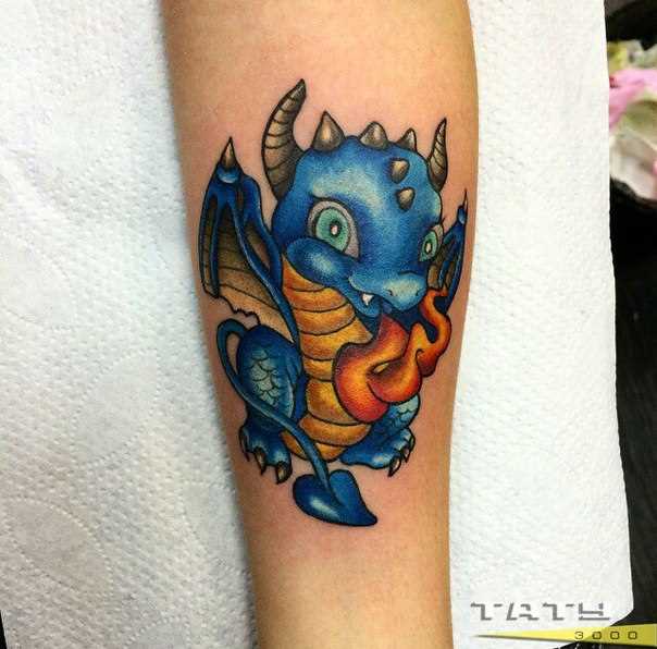 Tatuagem na perna da menina - dragão