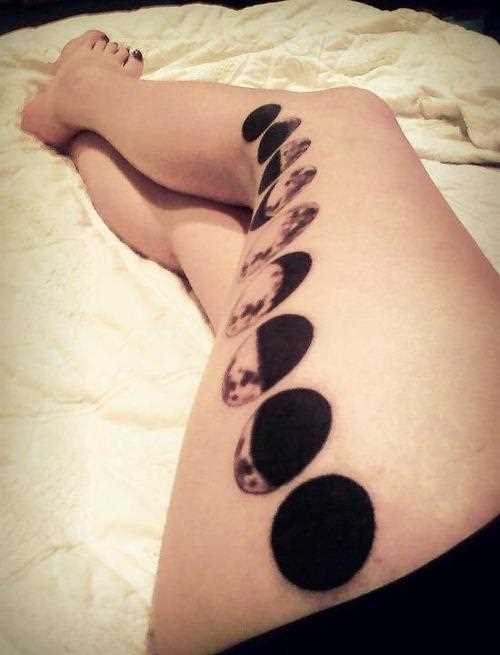 Tatuagem na perna da menina - fases da lua