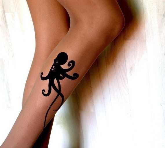 Tatuagem na perna da menina - preto polvo