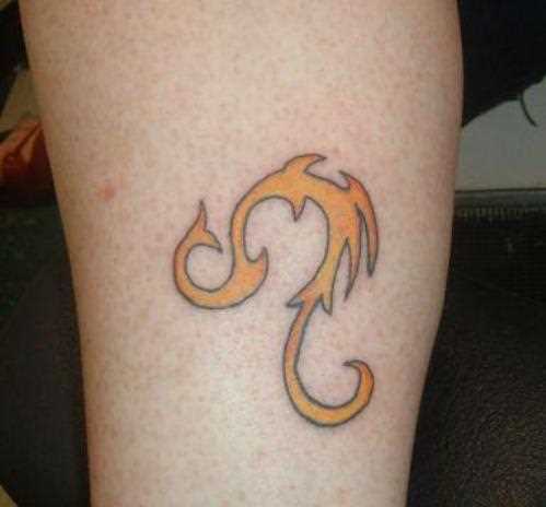 Tatuagem na perna da menina - signo de leão