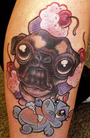 Tatuagem na perna da menina - um pequeno cão