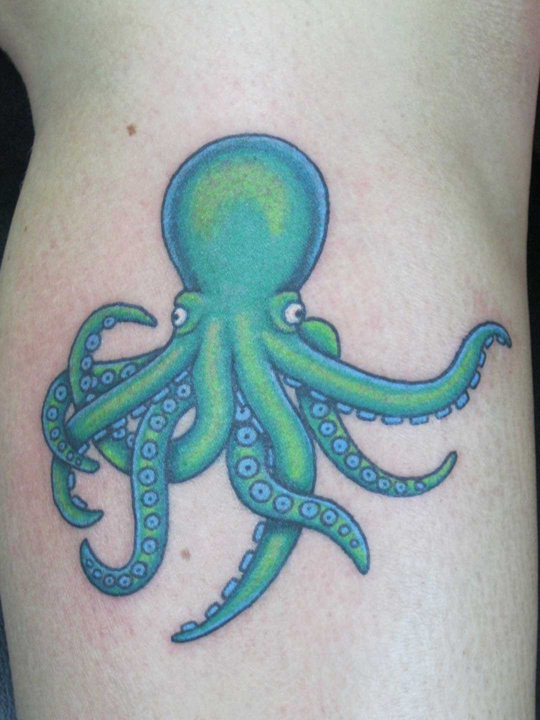 Tatuagem na perna da menina - verde polvo