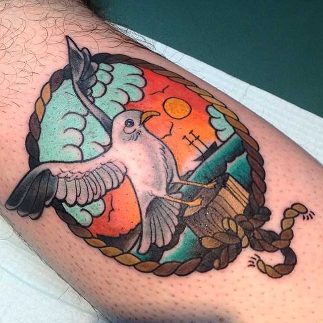 Tatuagem na perna de um cara - de- gaivota