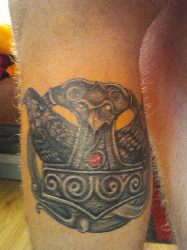 Tatuagem na perna de um cara - de-martelo