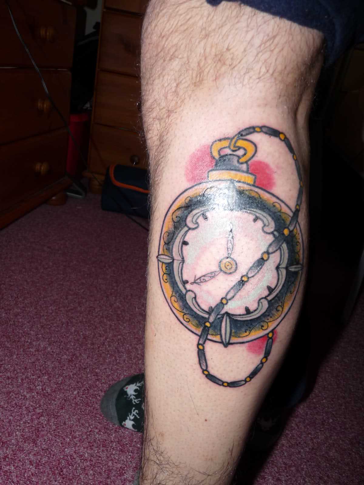 Tatuagem na perna de um cara - de relógios de bolso