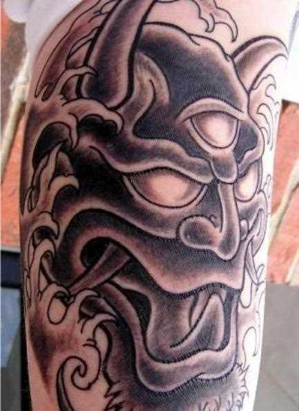 Tatuagem na perna de um cara - diabo